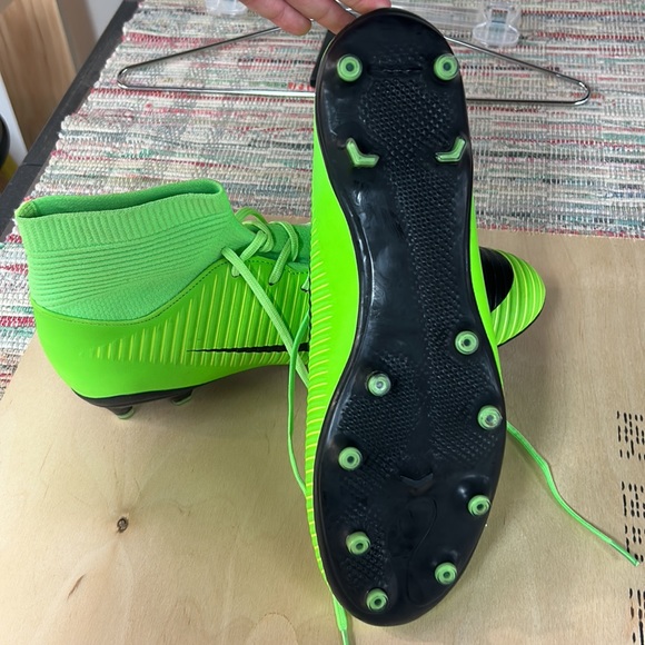 Nike Binbinniao mens cleats size 45 neon green color never worn - Picture 3 of 4